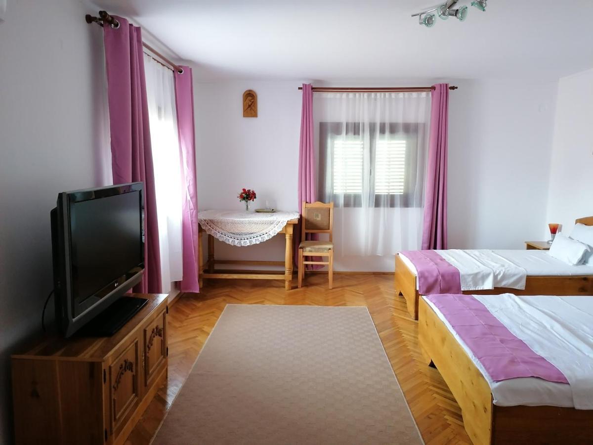 Pensiunea Ioana Curtea de Argeş Extérieur photo